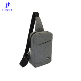 tui-deo-cheo-truoc-nguc