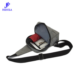 tui-deo-cheo-truoc-nguc