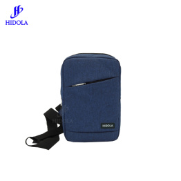 tui-deo-cheo-truoc-nguc