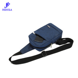 tui-deo-cheo-truoc-nguc